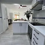 Fuengirola, Dona Sofia Amazing Sea View * 丰希罗拉